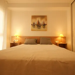 Apartamento En A 300 M De La Playa, Con Patio Y Salida Directa A Calle, Vera